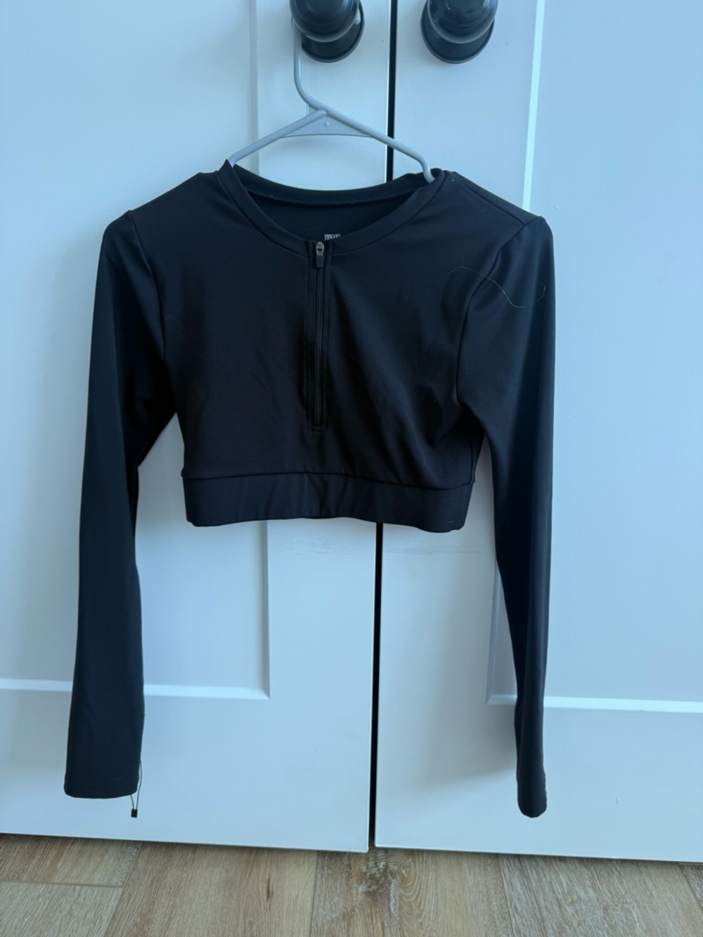Zenana Outfitters Black Cropped Long-Sleeve Zip-Front Top